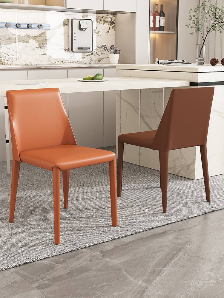 The saddle-skin-seat home uses a modern, simple, simplistic Nordic, simplistic chair, hotel industrial windstool