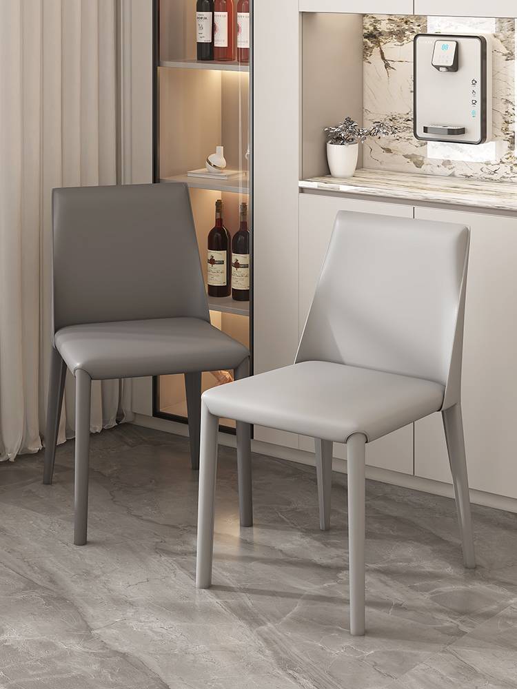 The saddle-skin-seat home uses a modern, simple, simplistic Nordic, simplistic chair, hotel industrial windstool