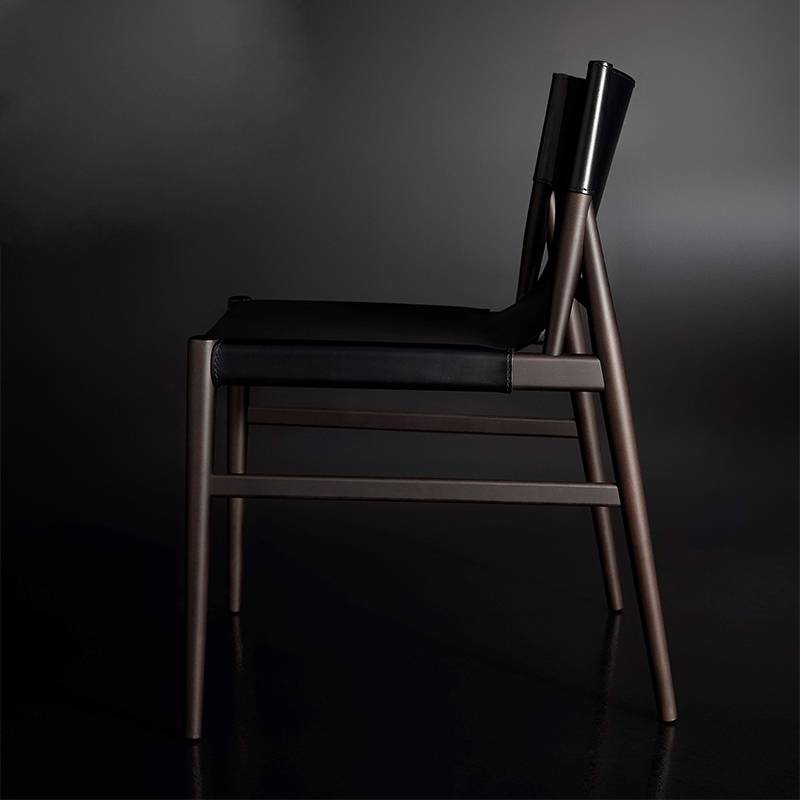 A saddle chair designer, Nordic Wood Chair Club Café, with a back chair