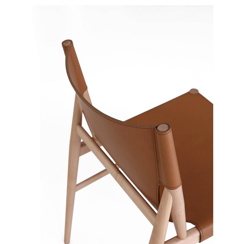 A saddle chair designer, Nordic Wood Chair Club Café, with a back chair