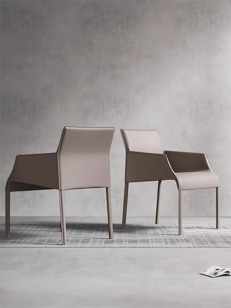 A saddle-skin home-food chair luxurious with a back table chair for a Nordic designer's chair for coffee and leisure at the Hotel