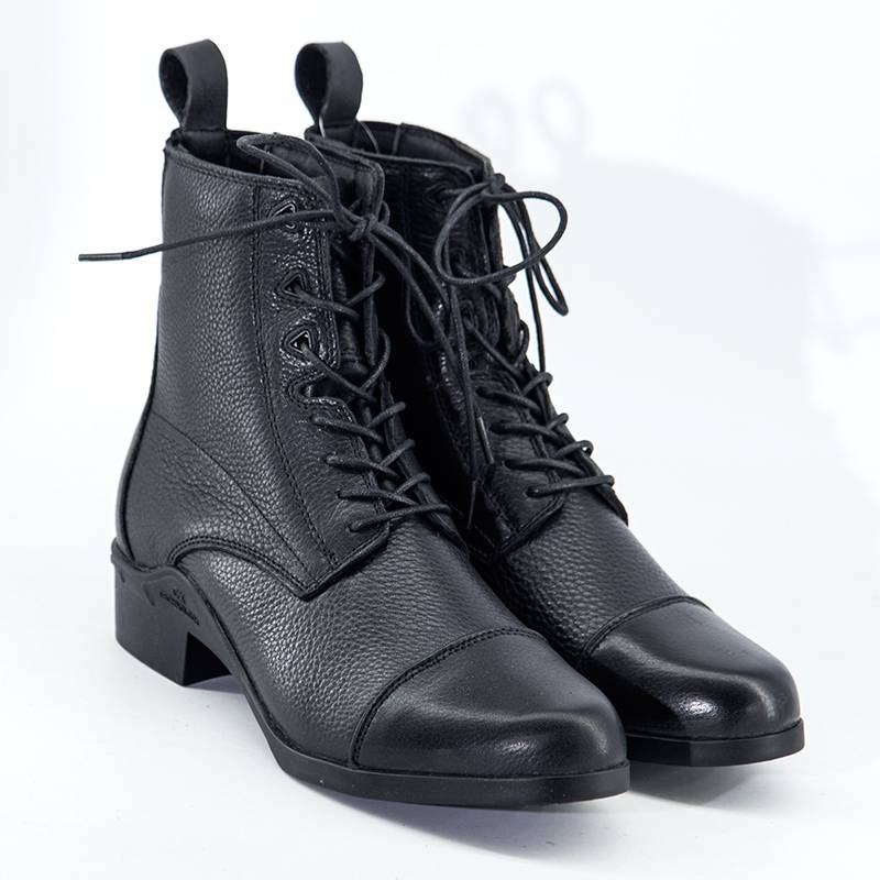 The horse's short boots and tweeds are imported into the head of the cow's leather belt