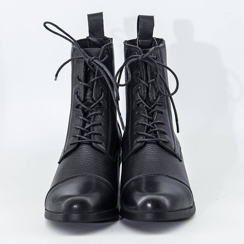 The horse's short boots and tweeds are imported into the head of the cow's leather belt