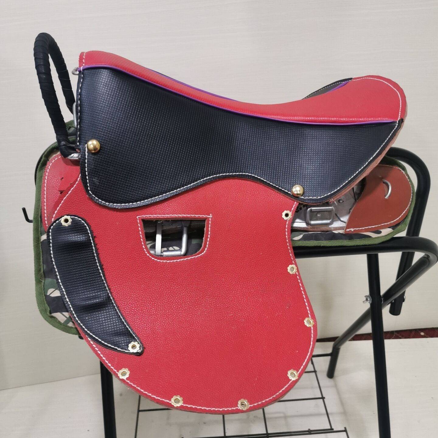 The environmental arm-bearer bare-assembled saddle