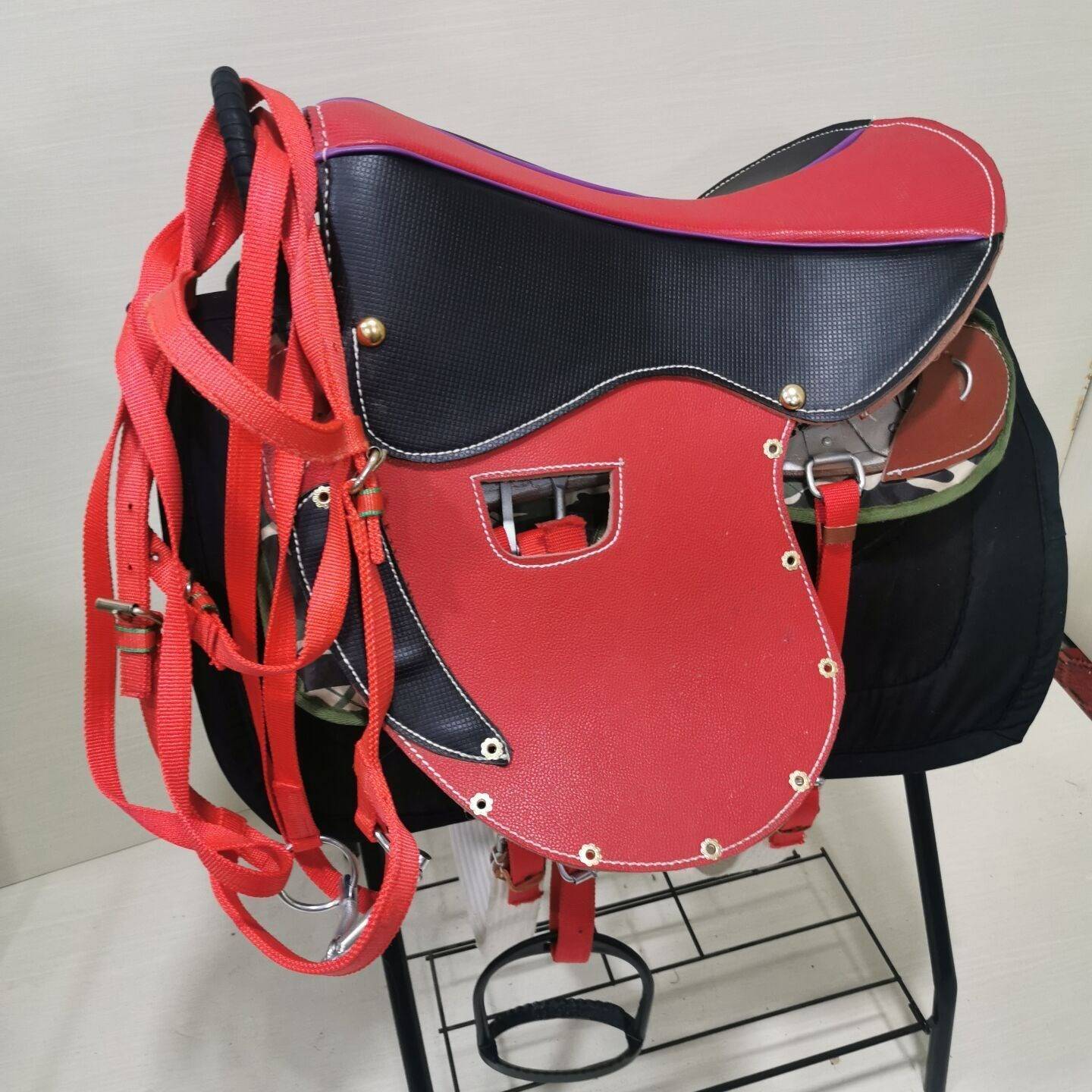 The environmental armguard saddle with the red line