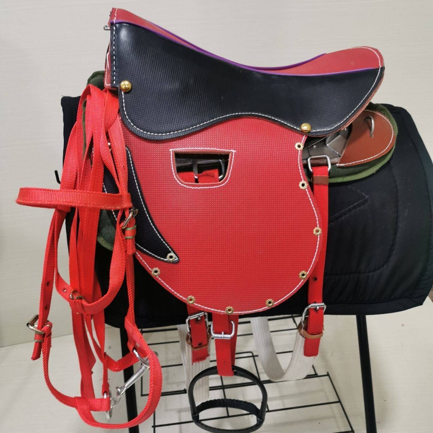 The green Zhihua saddle with the red line