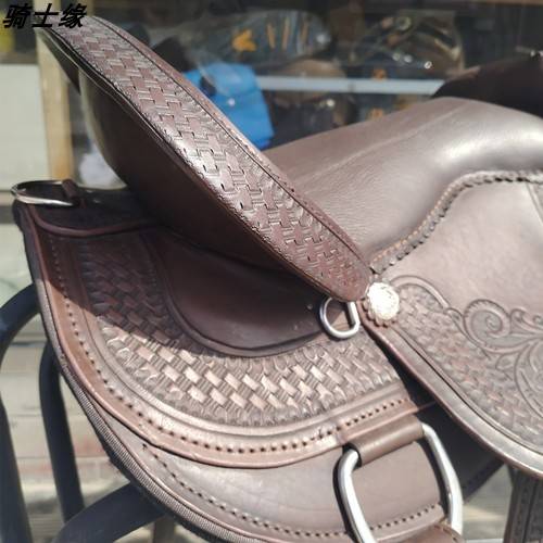 The knight's soft and comfy west saddled hand-carved cycling in the field of the saddle