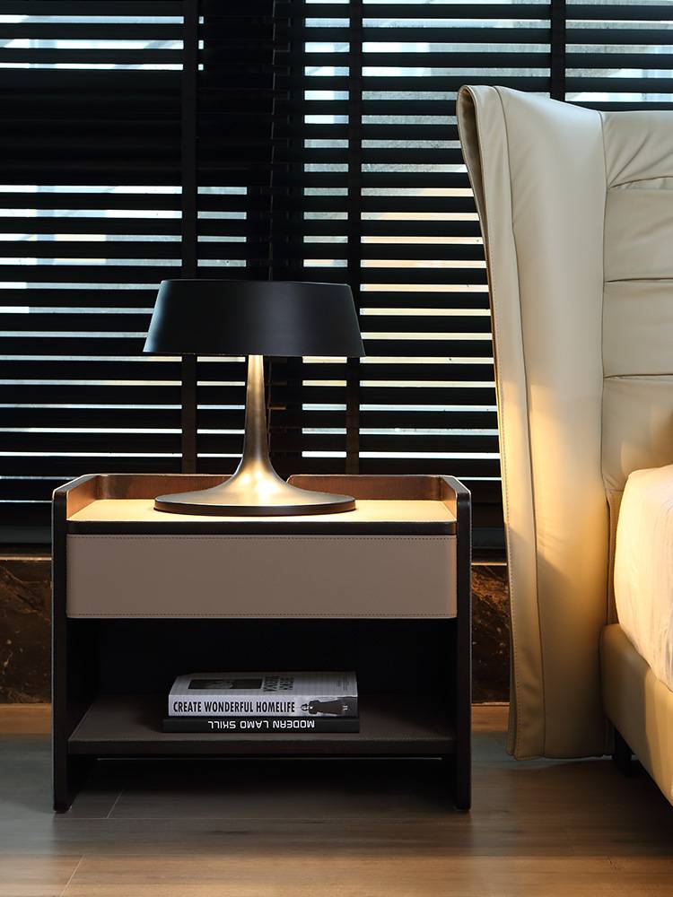 Essence minimalist bedside cabinet saddling leather bedroom storage storage high -end silent wind pretend design master bedside cabinet