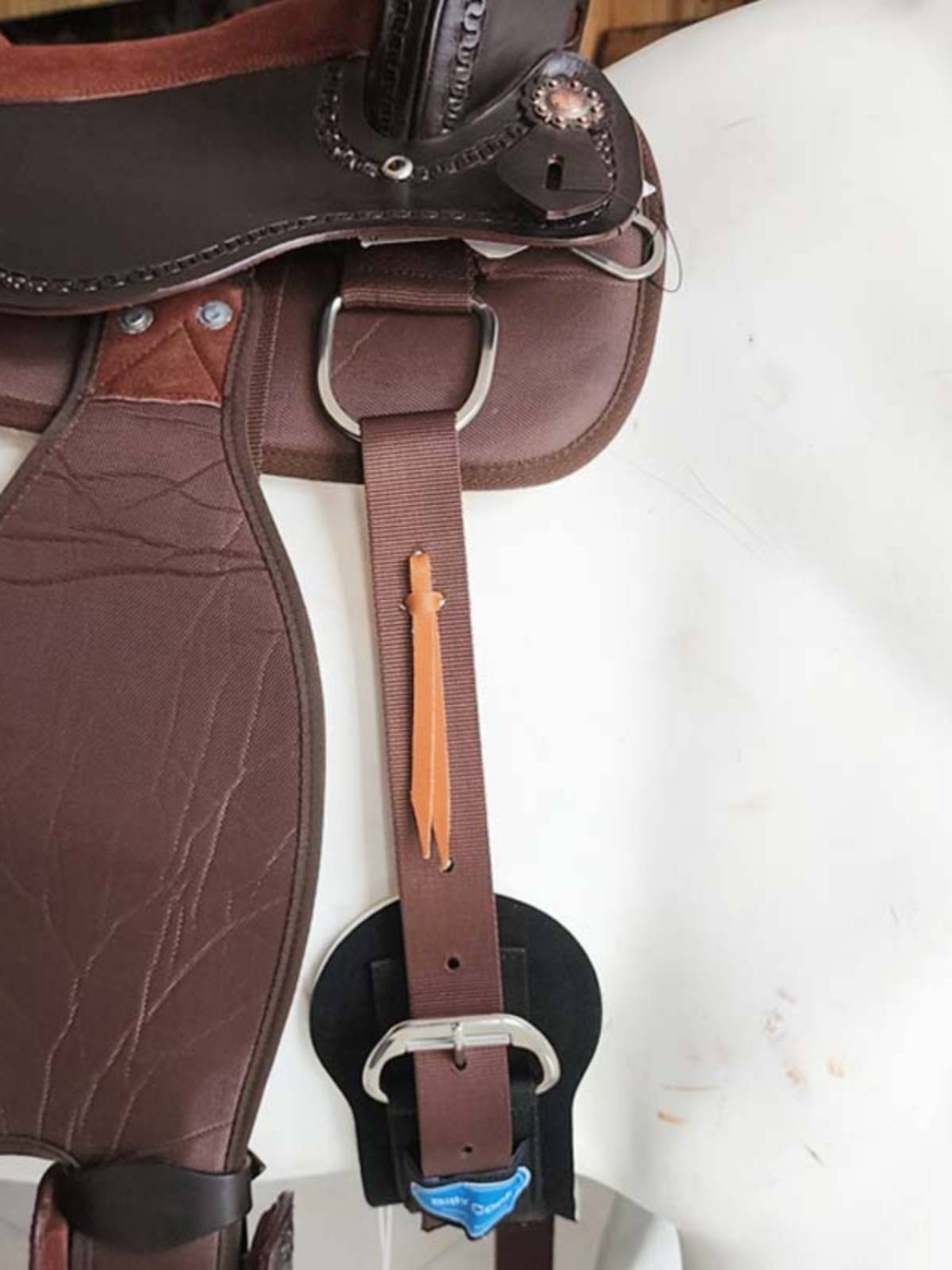 With a right nylon belt in front of the western saddle and a tummy belt with a western saddle fitting horse prop