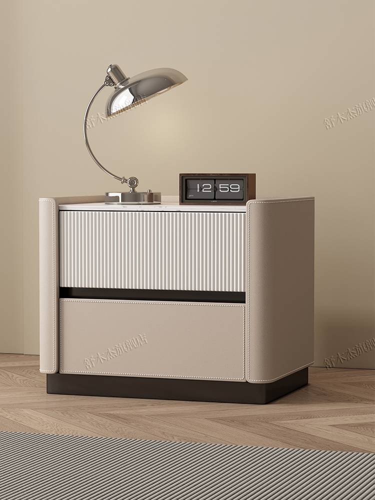 The graft is a modern, simple, light luxurious slab full of idiosyncratic, red, small bedroom bedside cabinet