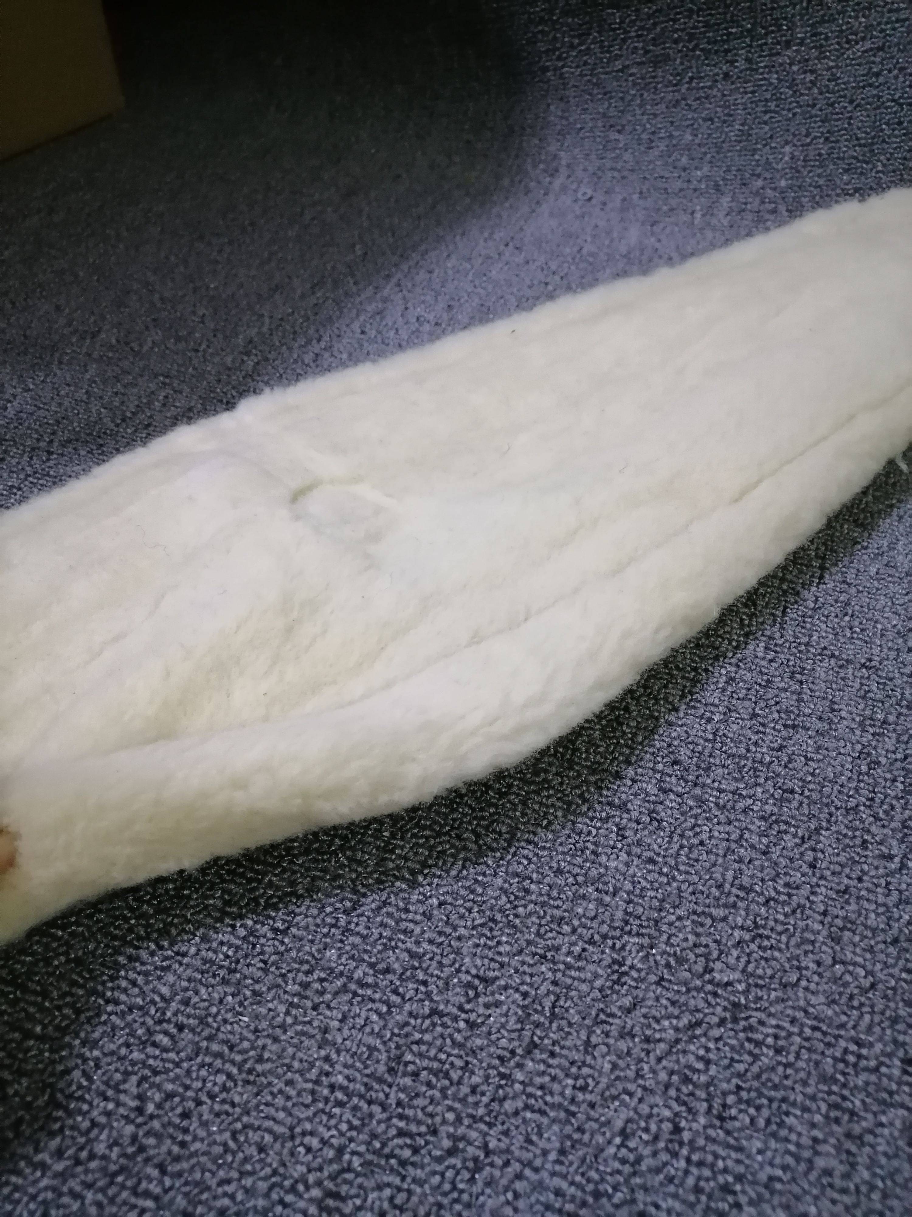 Western wool with a skating-proof saddle