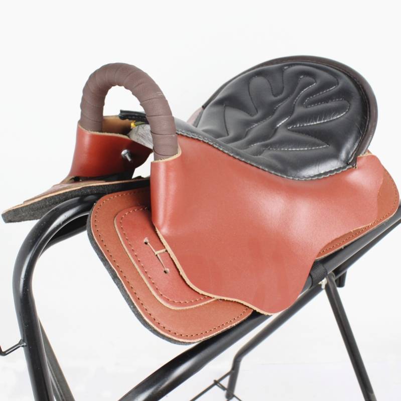 Red pony saddle + no parts