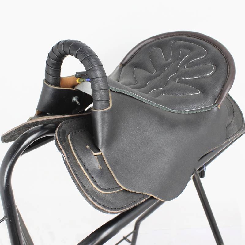 Black-collar saddle + no parts