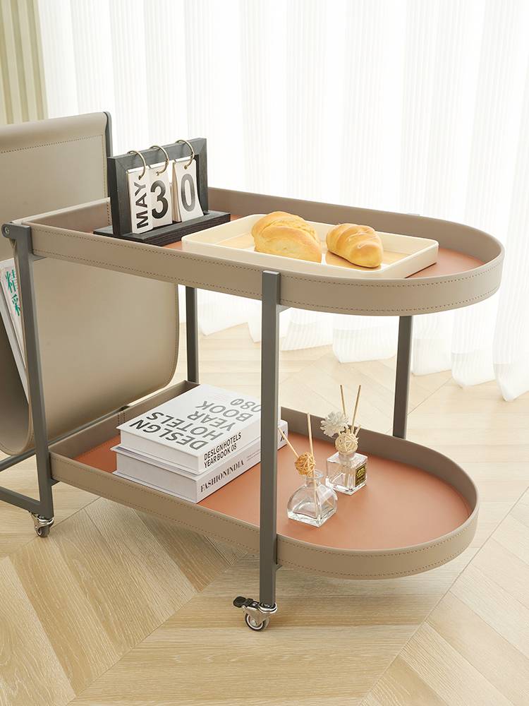 A few hostess at the edge of the small cart, a few Marpisa in the small coffee table, a small coffee table, the Italian home creation art can be moved