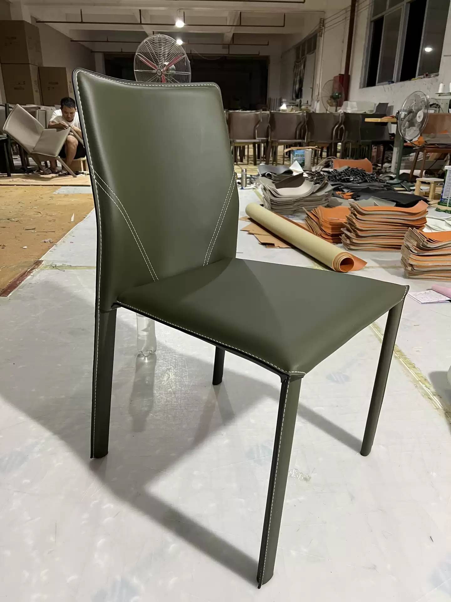 Italian minimalist saddling dining chair home light luxury high -level backdame horse saddle chair black and white modern dining table and chair