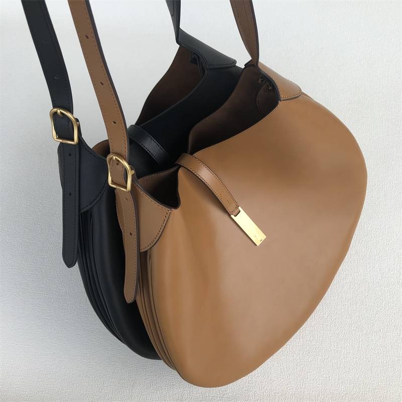PL Zheng Xiujing, the same ladies all -round partarist -hollow large capacity can praise the saddle bag tote, shoulder the armpit bag