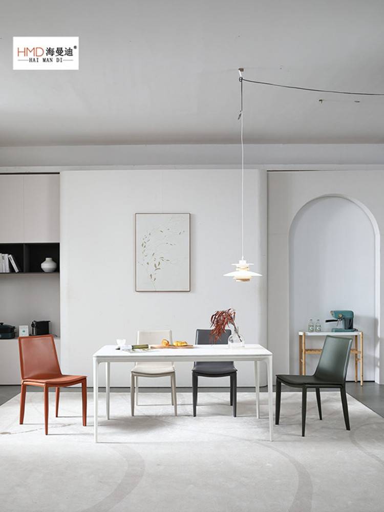The saddle-skin-seat home with a modern, simple Nordic, stool for a very simple hotel