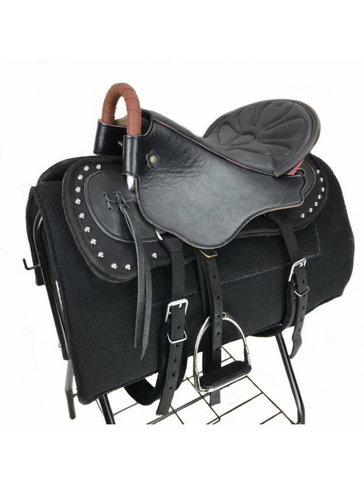 The saddles are full of new horse-skin-skins, and the saddles of the horse-stealers