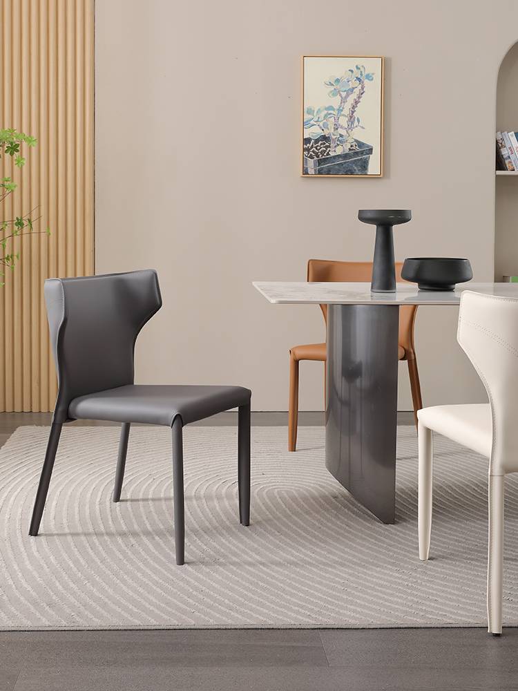 Middle -aged wind stacked dining chair, the intention -like restaurant stool light luxury high -end waist back horseback saddle cow horn chair