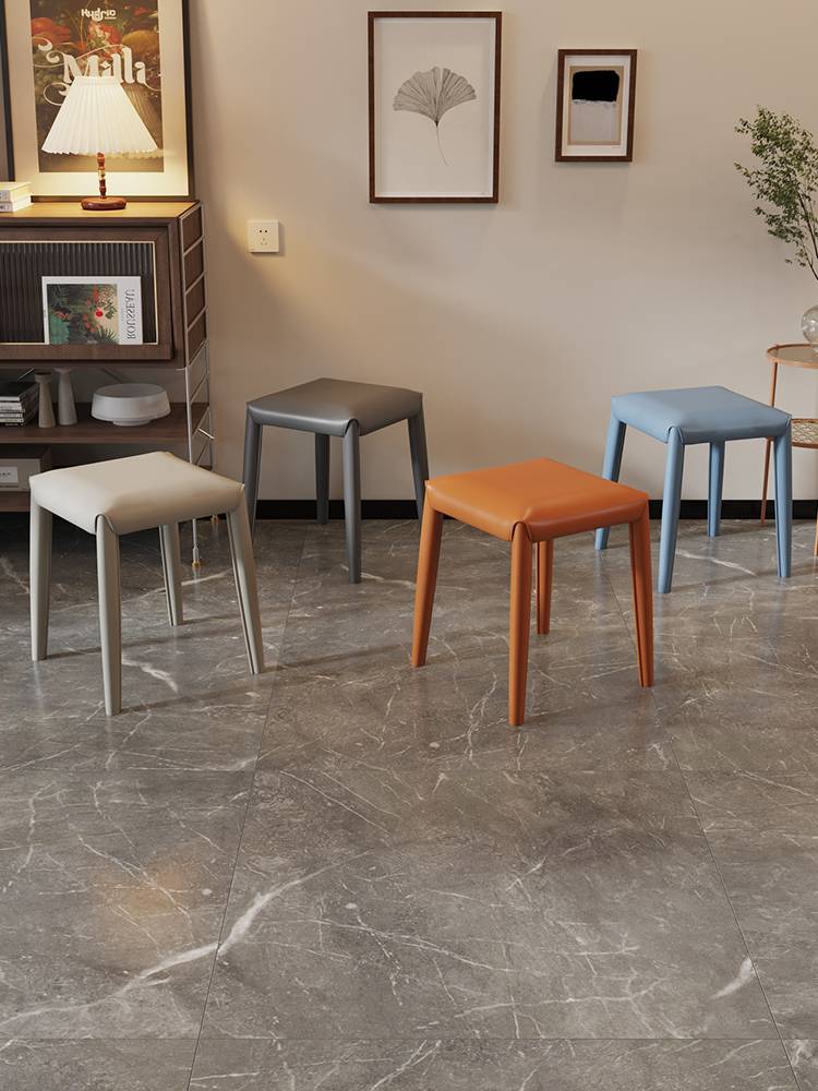 The stools of the Nordics can be folded on the table with the stools of the luxurious stools in the stools of the stools