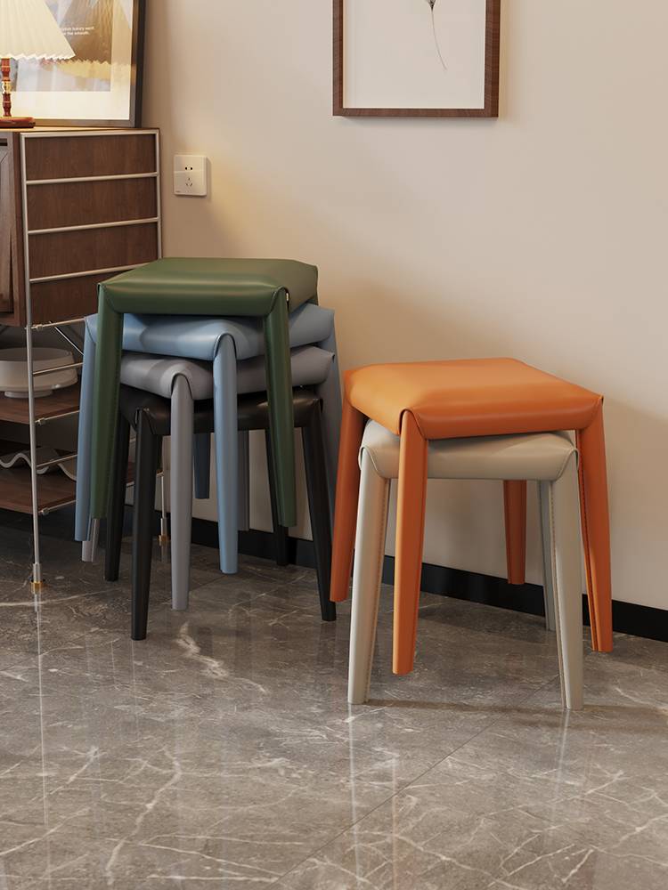 The stools of the Nordics can be folded on the table with the stools of the luxurious stools in the stools of the stools