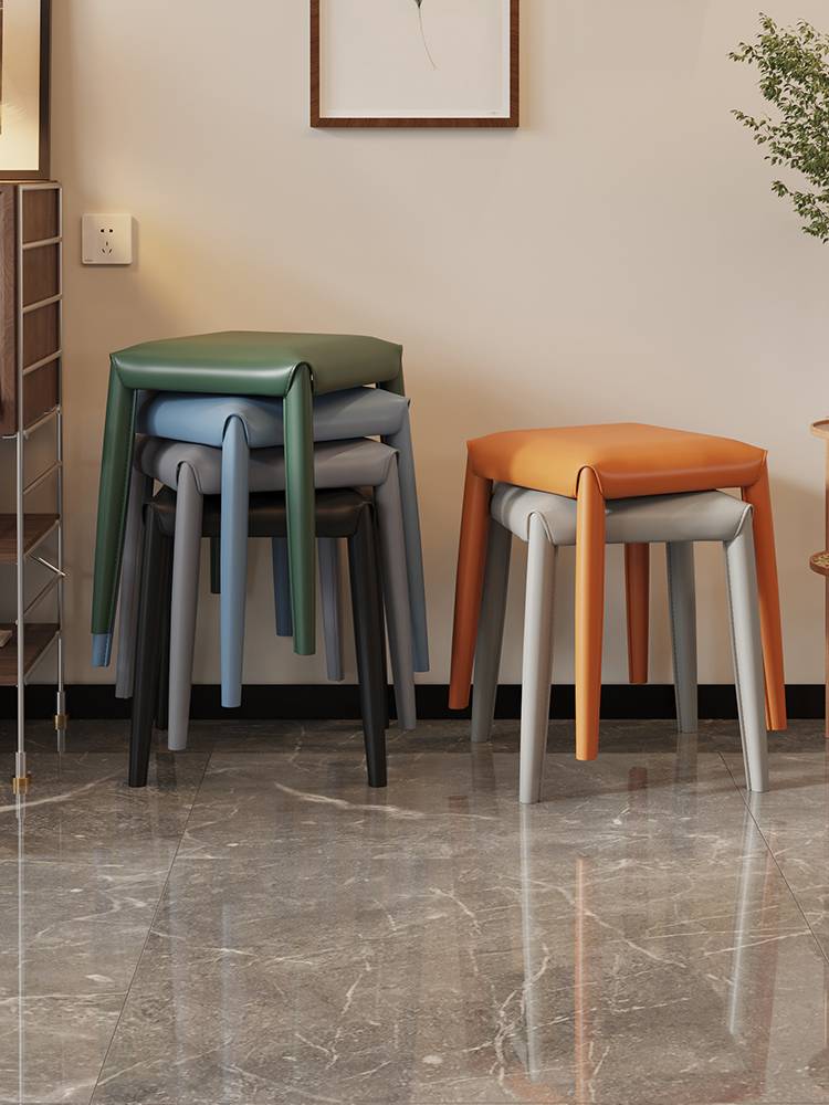 The stools of the Nordics can be folded on the table with the stools of the luxurious stools in the stools of the stools