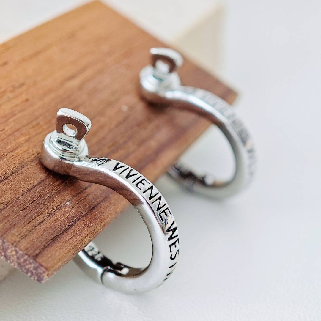 SILVER EARRINGS -- A8334B
