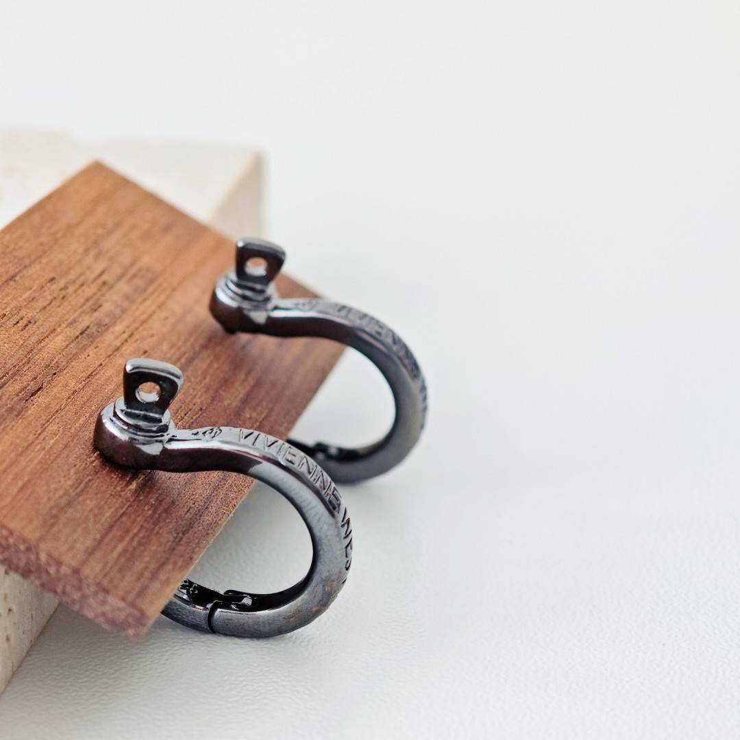 BLACK EARRINGS - A8334C