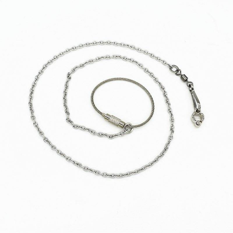 The parrot's foot chain is stainless
