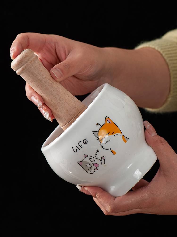 Ceramic garlic mackerel garlic mackerel crusher grinder hand-smuggling can of garlic with garlic moth