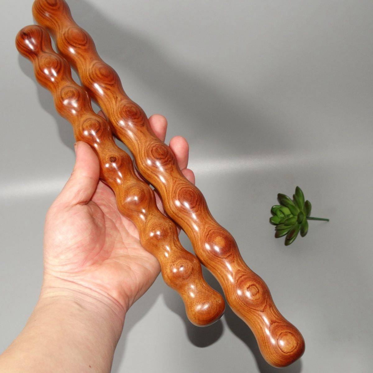 Desert Iron Wood Bone Bone Stick Furnishing Rolling Baseball Gourd Stick Bulsion Back Pain knock on the shoulders of the back and cervical vertebral massage hammer solid wood