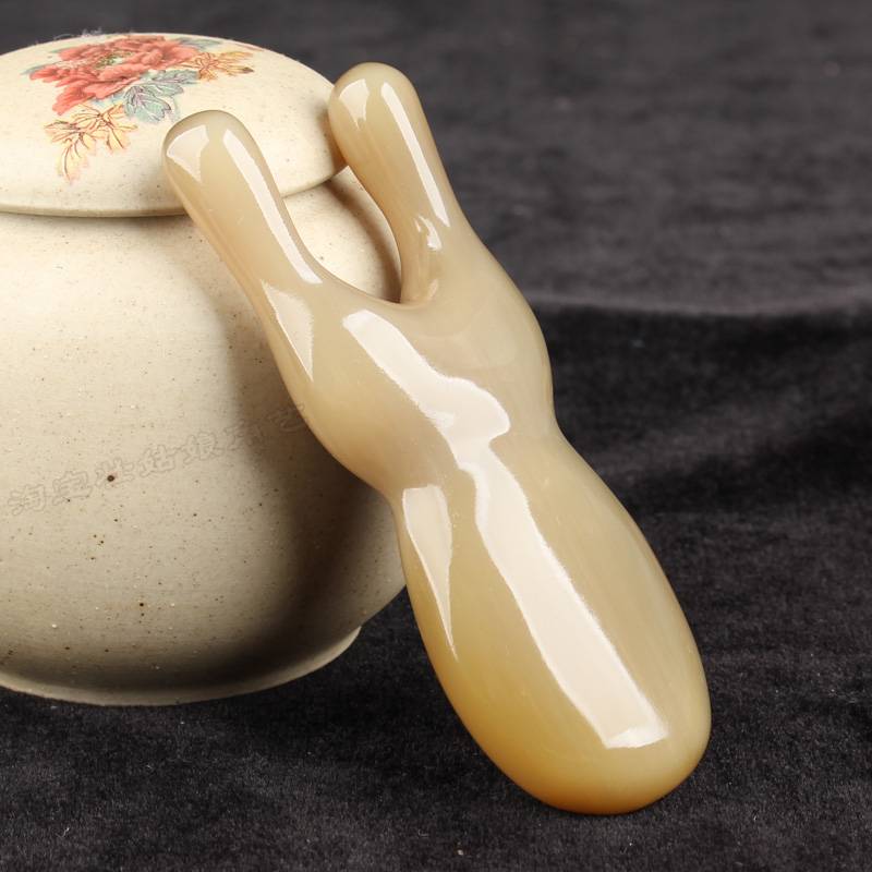 white cow horns with a snout thicker than 15 mm
