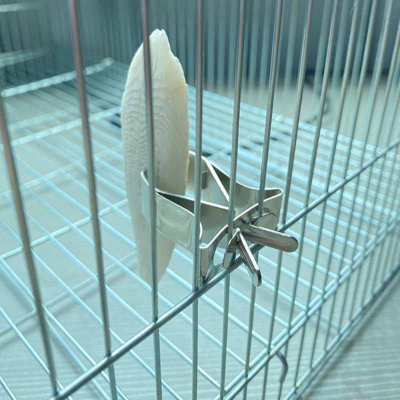 Metal fruit clip