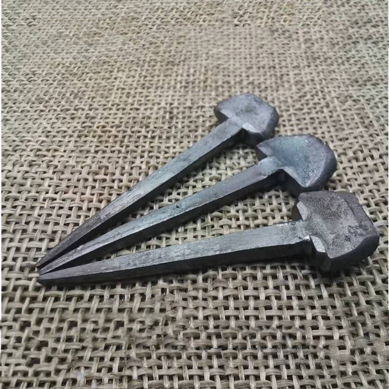 Handmade horseshoe nail special non -skid horsesholh nail horseshoe iron nails repair traditional craftsmanship with one palm