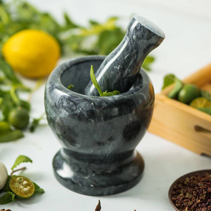 The old garlic mackerel grinder was used to crush the cans with a pickle. Zenium