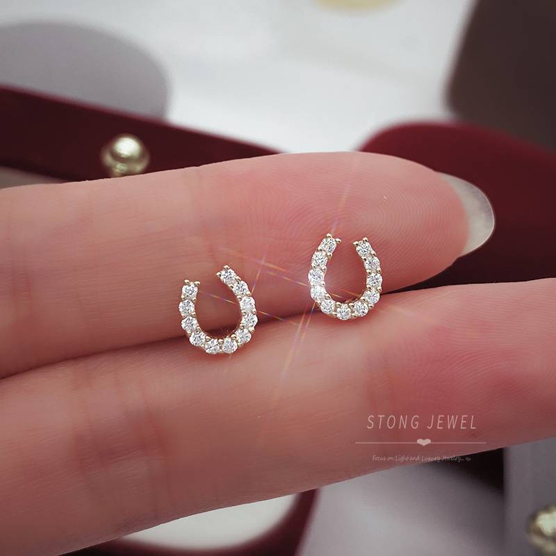 Stong light luxury 925 sterling silver lucky horseshoe iron full diamond earrings mini breathable U letter earrings temperament earrings