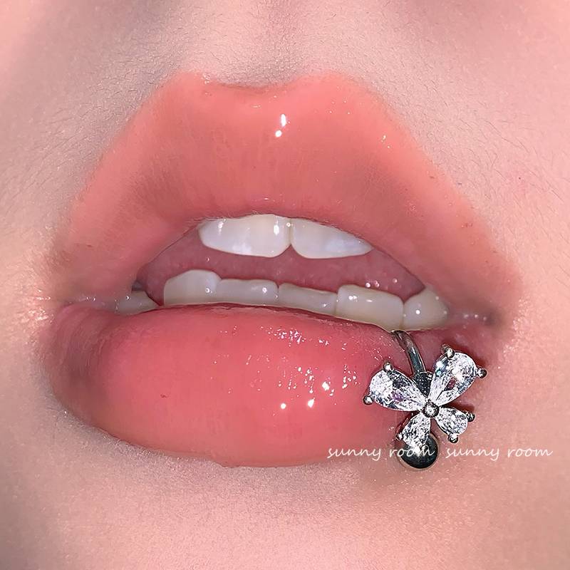Flashing Bowlon Lip Ring 1.2mm Titanium Steel Lip Nail U -Horseshoe Horse Horses Passing High -level Senior Sweet Cool Woman