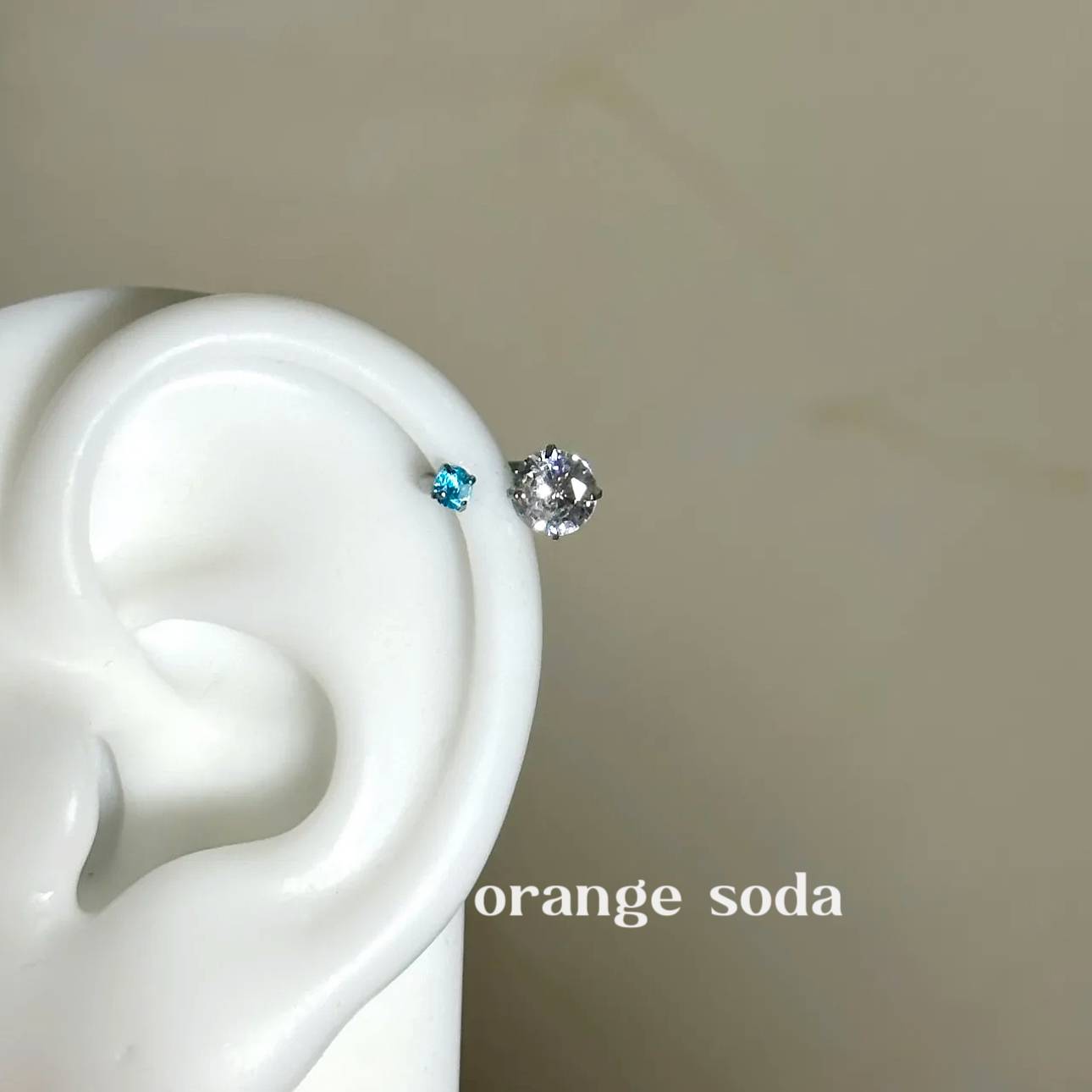 Orangesoda Green Sheep Horse Horses Halper Ear Bone Nail Ring Diamond Steading Jewelry Rough 1.2 Titanium Titanium Steel