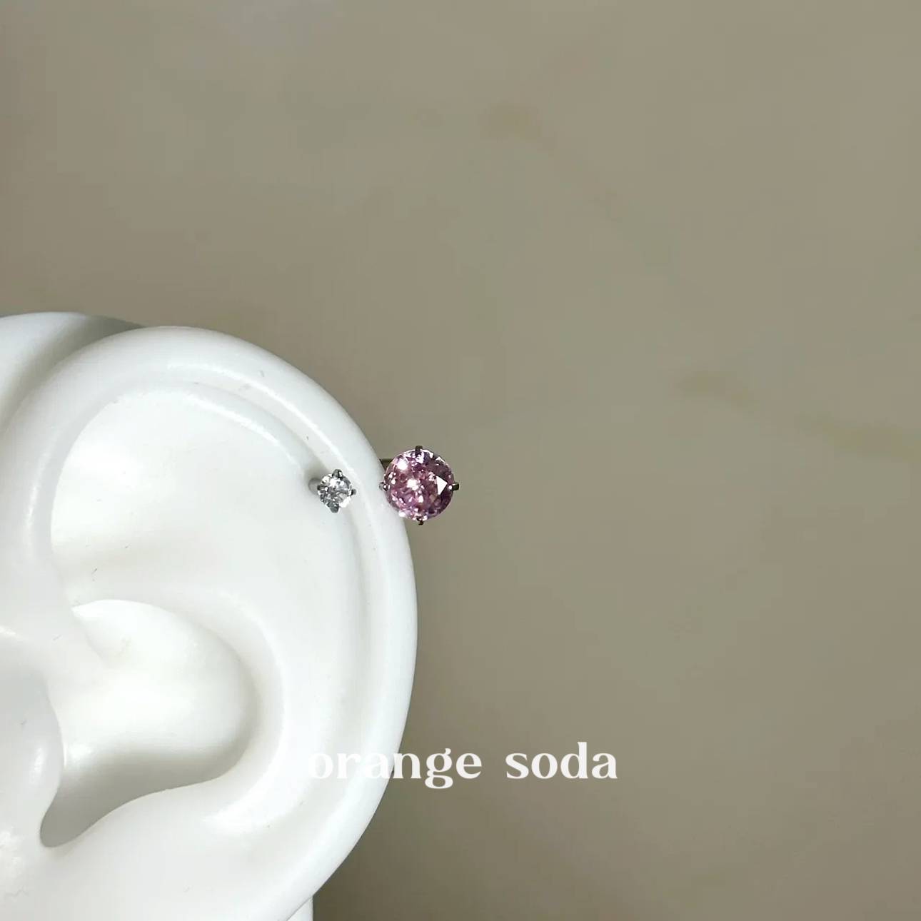 Orangesoda Green Sheep Horse Horses Halper Ear Bone Nail Ring Diamond Steading Jewelry Rough 1.2 Titanium Titanium Steel