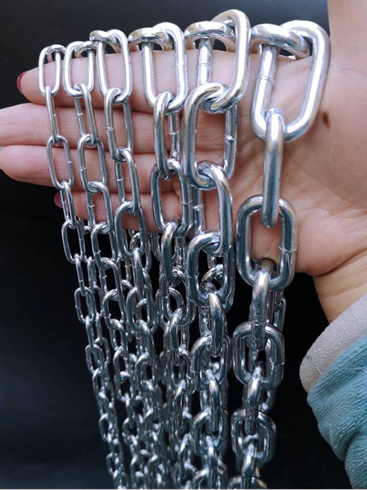 zinc-coated iron chain protected from theft and 2-16 mm long dog chain welded and chained with rusty steel chain