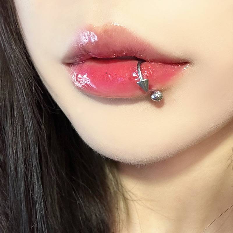Raccon Raccard titanium steel lip ring horseshoe ring C -type ring replacement ears nail lip nail nails hot girl puncture jewelry