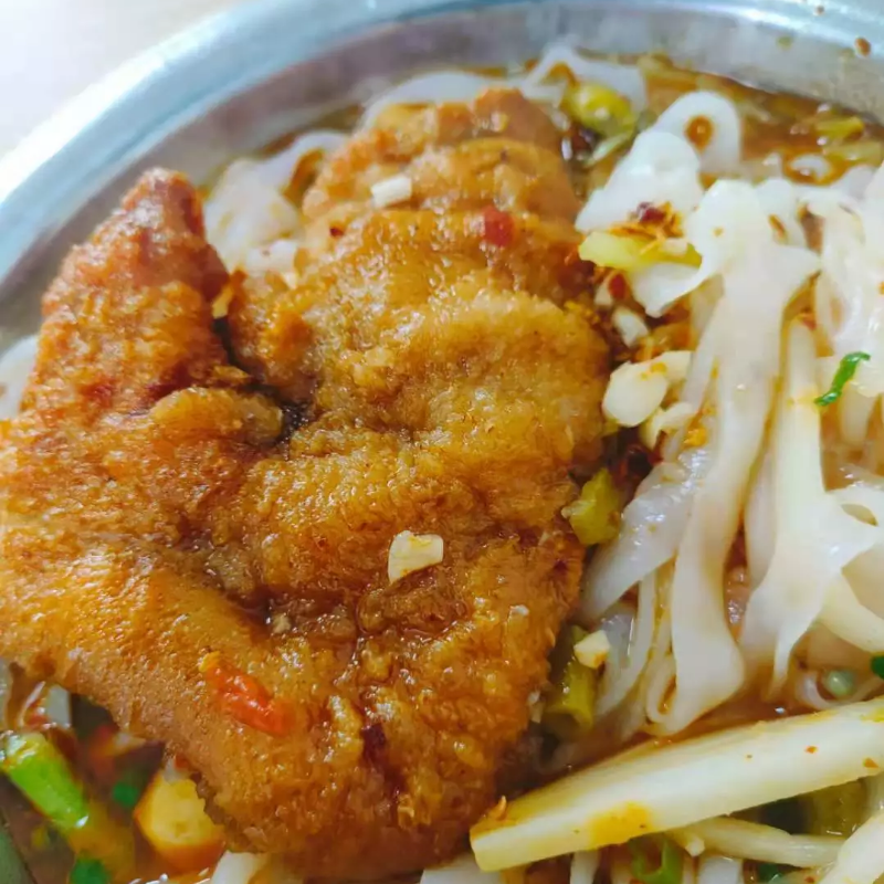 Fried pork feet Liuzhou snail powder Guilin rice noodles open store business refreshing screwdrite frying frying tiger tiger pig hoof
