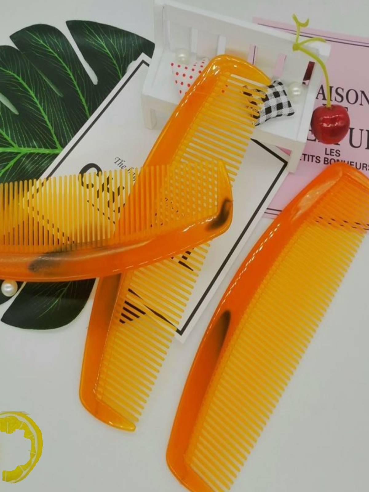Half -month large thickened home beef tendon comb is folding without folding tooth men and women's hairdressing anti -static electricity massage comb