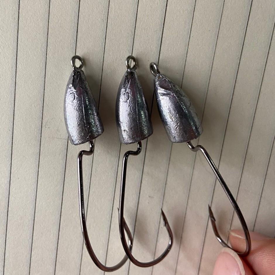 a hook-in-a-barbed lead hook 5g 7g 10g 14g mollusk hook with retouching tracker gears