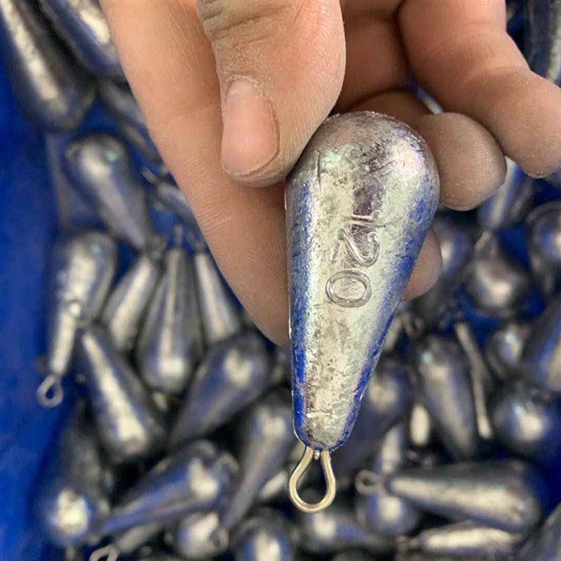 Water-mounted lead-crash hooks and gears for hammer-fishing gear