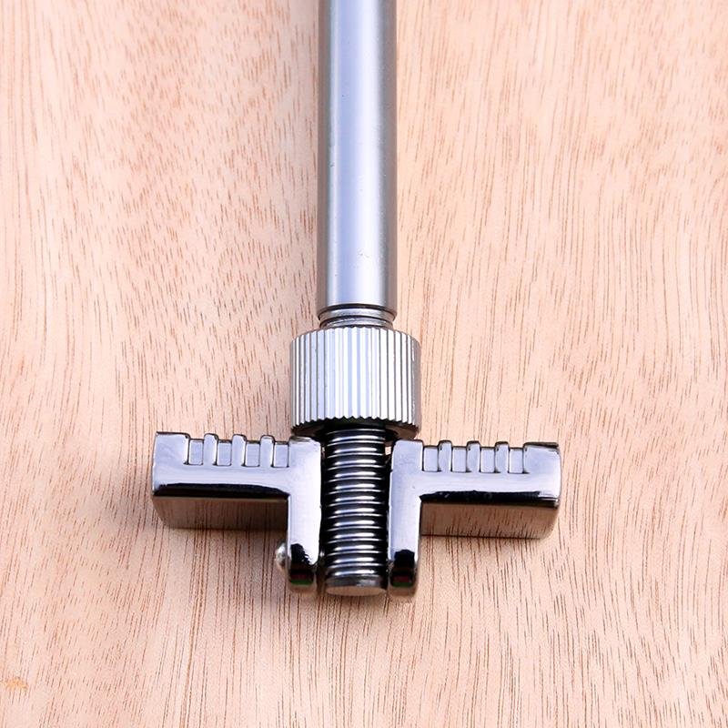 The stainless steel plug-in-the-coated parts fish and fish-fishing on a one-way locator stand-and-monger