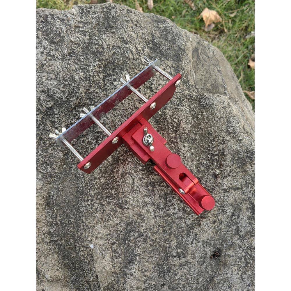 Aluminium alloy gear, pre-positioned to the right and right hand of a large-and-right cannon pole stand