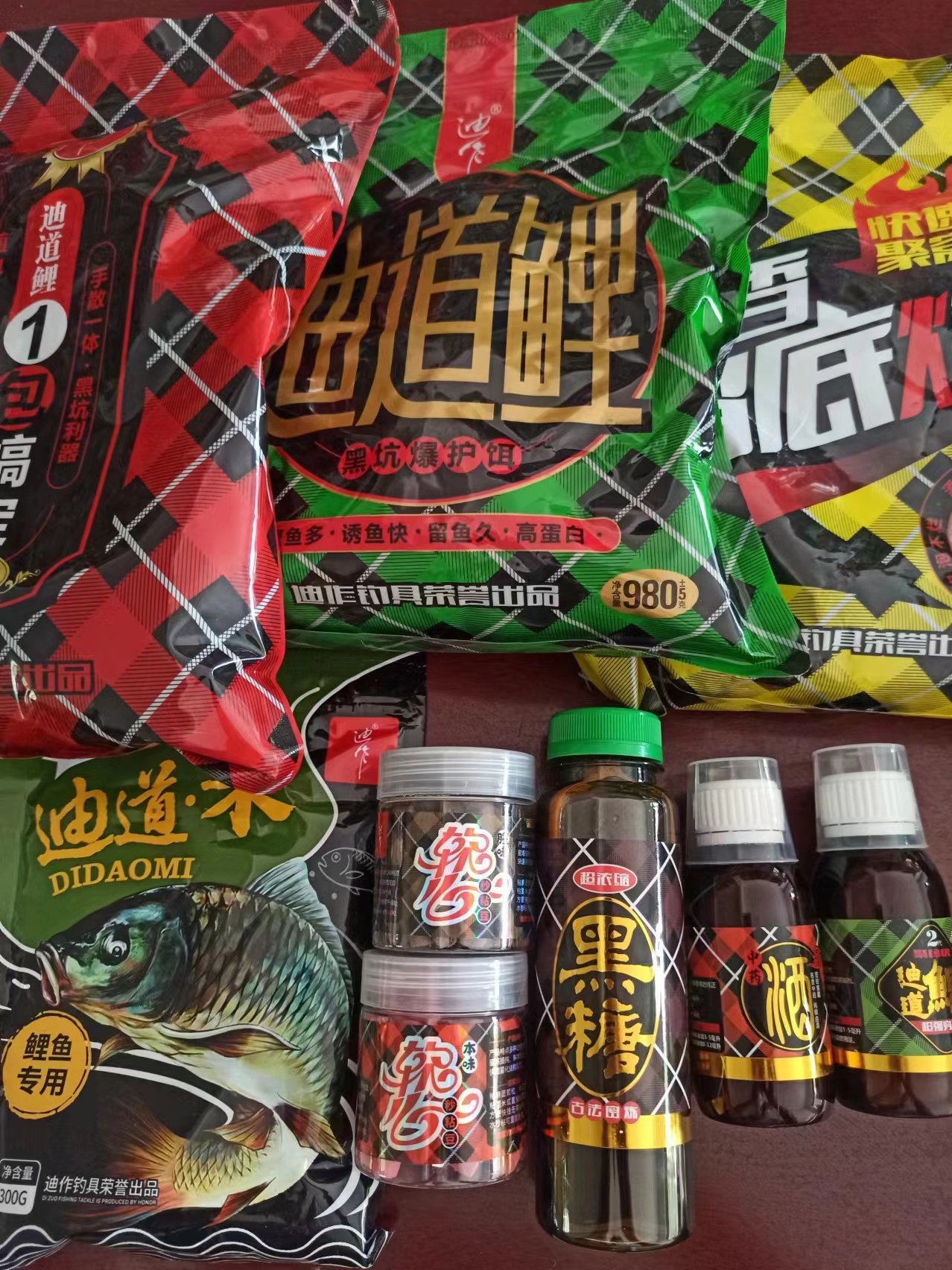 D'you know, a pack of small scrambling additives to take care of the bait