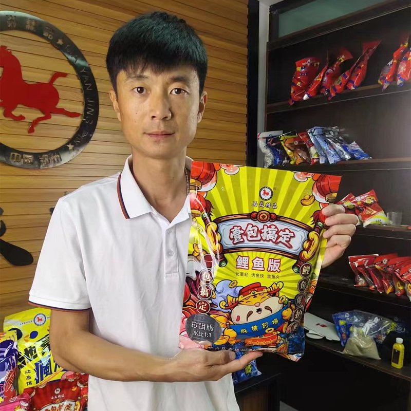 A pack of pony genie to get the baited carp baits, and a big ball-basket, red-worm meat and bait