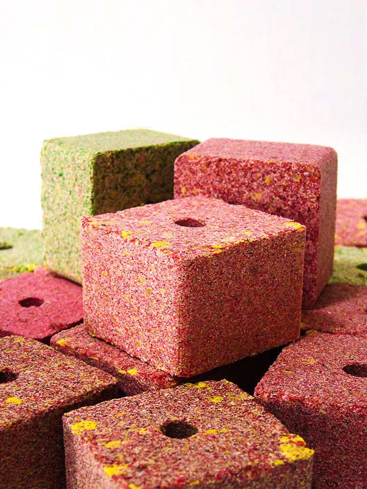 Cubes of bait, sour cots, sea pole roller hooks, hooks, hooks, hooks